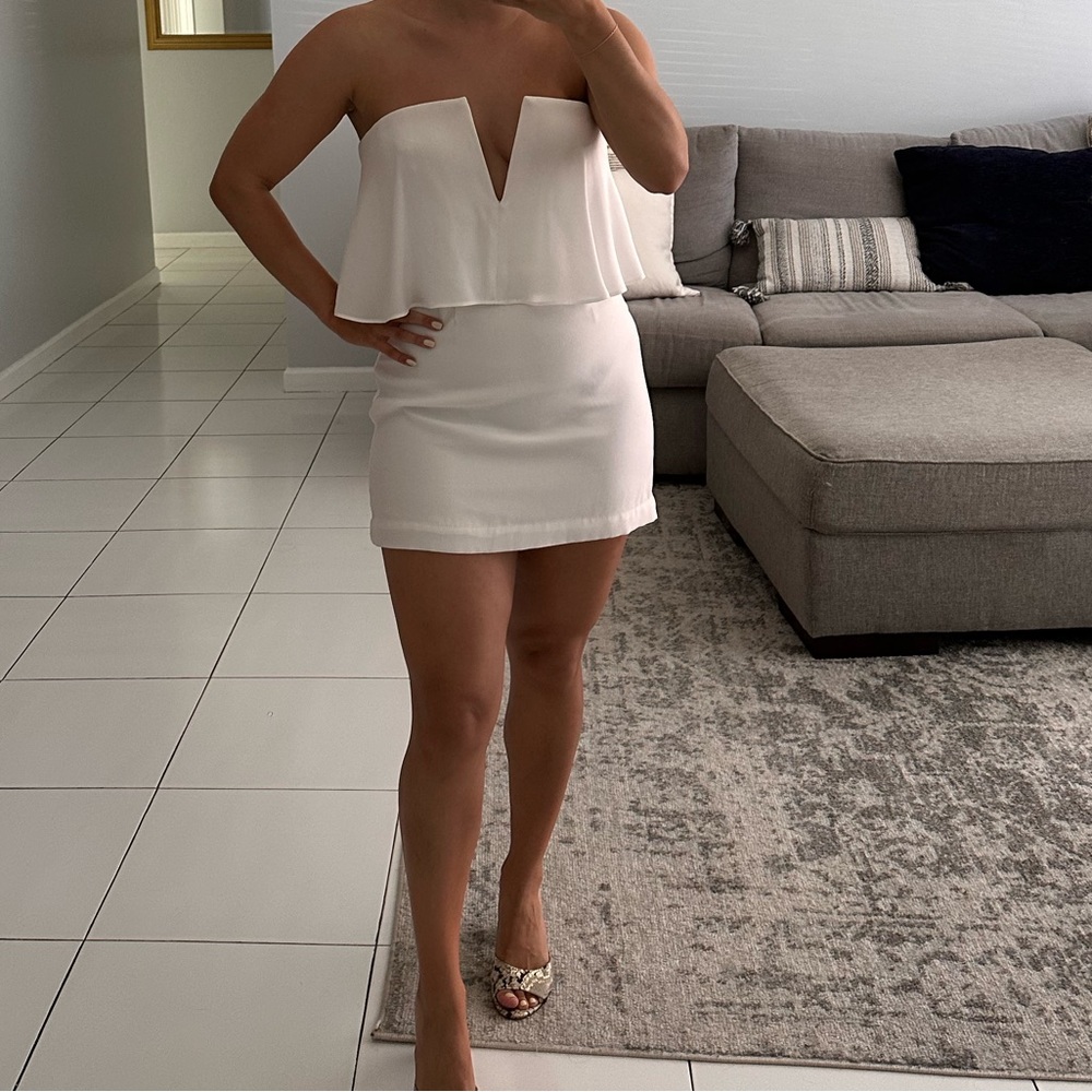 Super cute and flattering mini white dress. New condition. Only worn once!